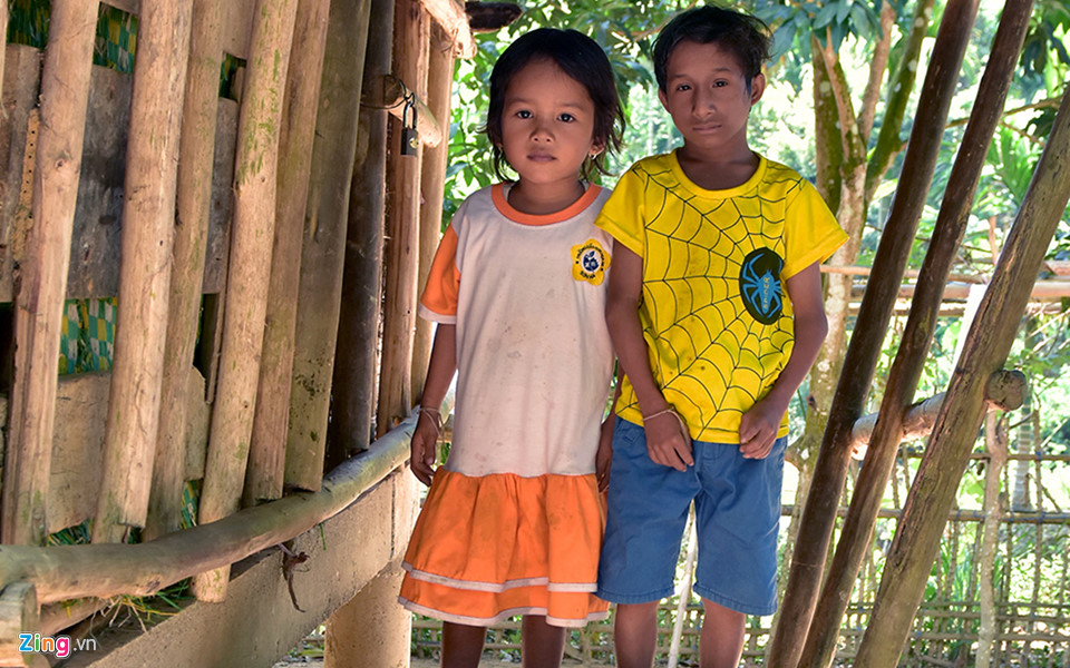 Nghị lực phi thường của cậu bé tý hon ở Quảng Ngãi